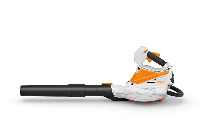 Soffiatore e aspiratore a batteria Stihl SHA 56 per uso privato.