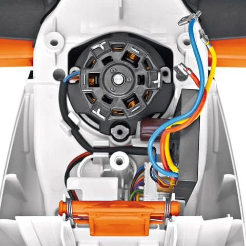 Tagliasiepe a batteria Stihl HSA 100 della linea PRO con lama da 60cm