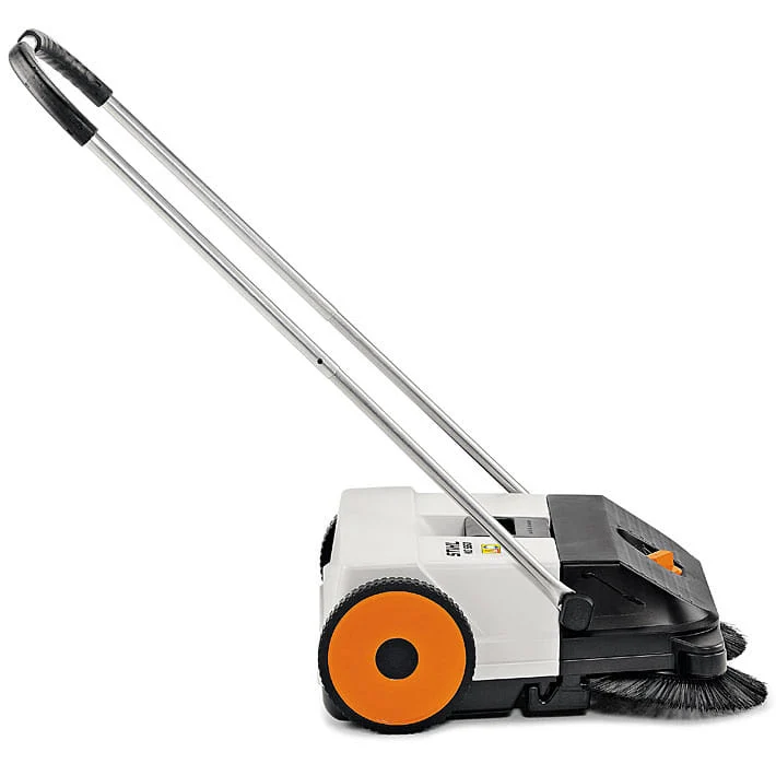 Spazzatrice manuale Stihl KG 550 compatta per utilizzatori privati.