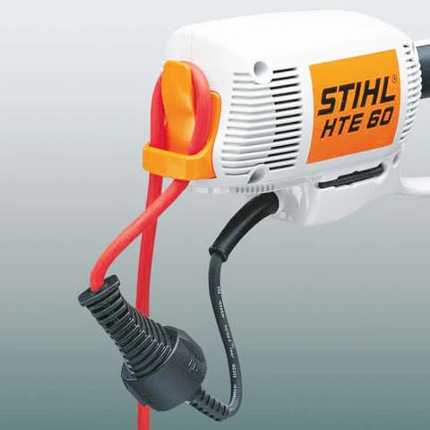 Potatore elettrico ad asta fissa Stihl HTE 60 con barra da 30cm e lunghezza totale di 210cm.