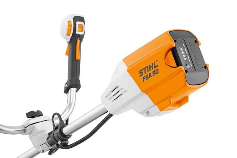 Decespugliatore a batteria Stihl FSA 90 con impugnatura a manubrio