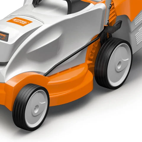 Rasaerba a batteria Stihl RMA 235 con larghezza di taglio da 33cm