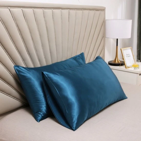 Cuscino in set da due con fodera in seta - piuma soffice e liscia - chiusura a imbuto - protetta contro allergie e parassiti - prevenzione rincrescimento capelli e pelle - 51x66cm - Blu
