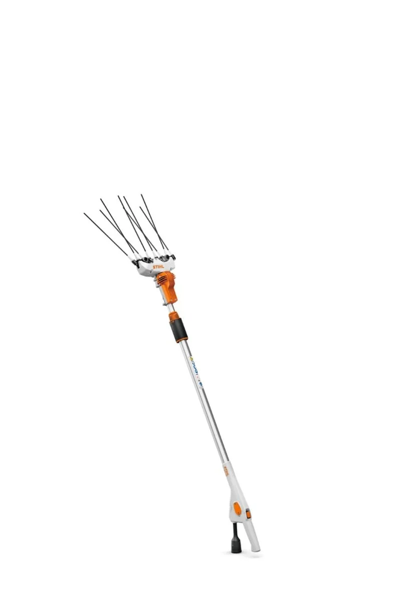 Abbacchiatore Stihl SPA 140 a batteria da 3,1kg con asta telescopica.
