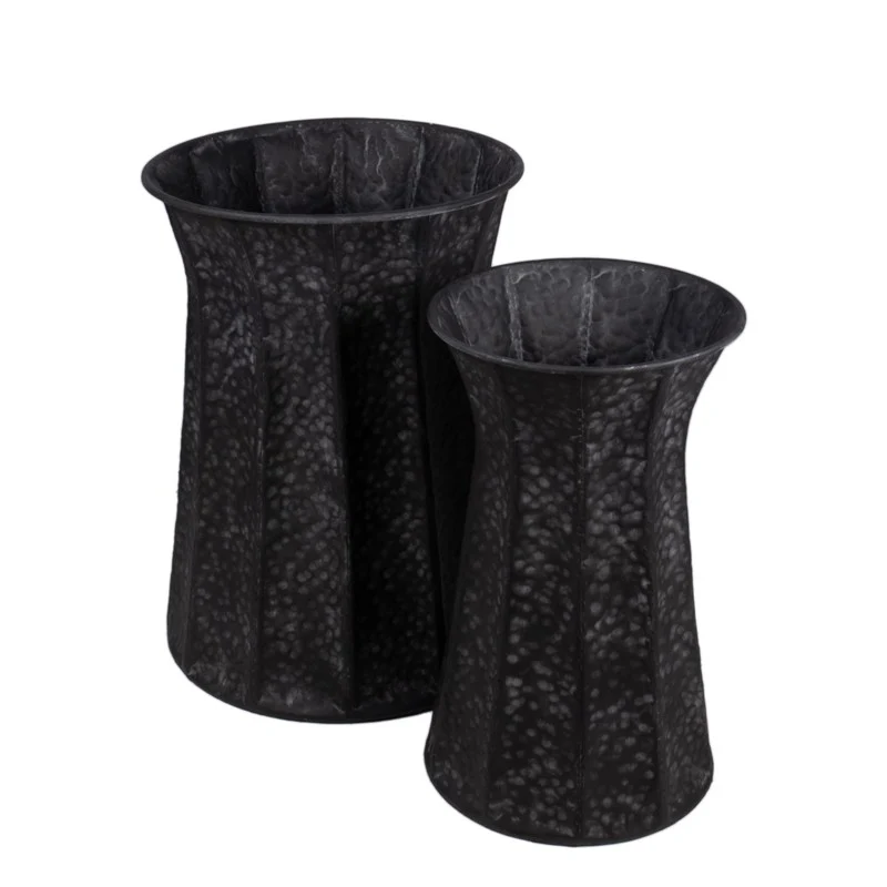 Vaso nero a imbuto in metallo