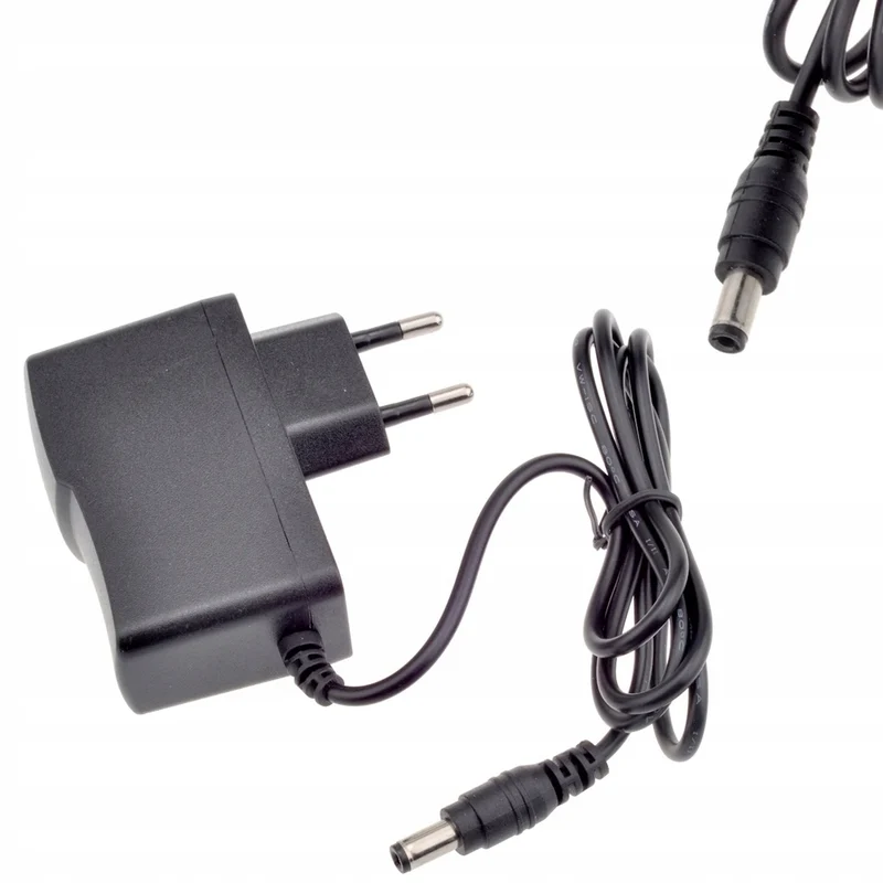 Alimentatore Plug-in 9V 1A DC 5,5 x 2,1mm – Tensione Stabilizzata | Ingresso Universale 100-240V