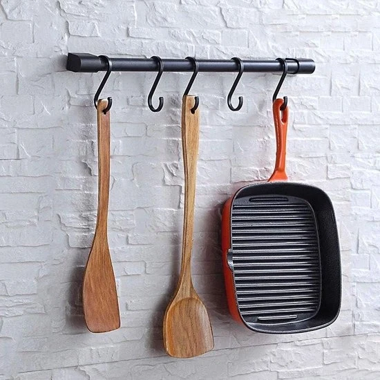 Raccoglitore di accessori da cucina con ganci S rimovibili - organizzatore di accessori da cucina per parete - alluminio - nero - 5 ganci