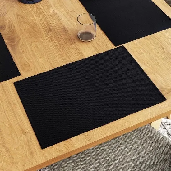 Tavolo da Cenare Matset di 6 | Nera Liscia | Tessuto Placemat a Rilievo Fino | 48x32 cm | Lavabile in Macchina