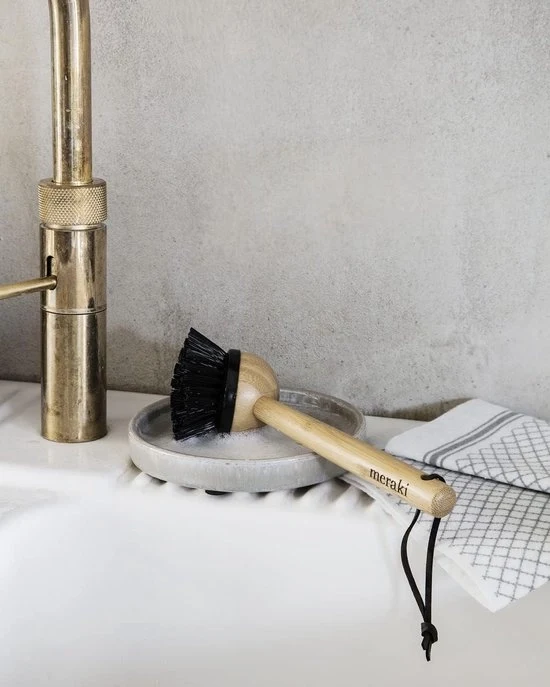Sapone da stoviglie in bambù e polipropilene con manico ergonomico - ecologico e sostenibile Sapone da stoviglie Specifiche tecniche: - Materiale: Bambù e polipropilene - Dimensioni: [inserire dimensioni] - Colore: [inserire colore]