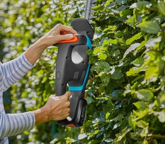 Kit di taglio pronto all'uso EasyCut 40/18V P4A - Misuratore preciso - Maniglia ergonomico - Peso ridotto Heggenschaar Specifiche tecniche: 40V 18Ah batteria inclusa, P4A modello.