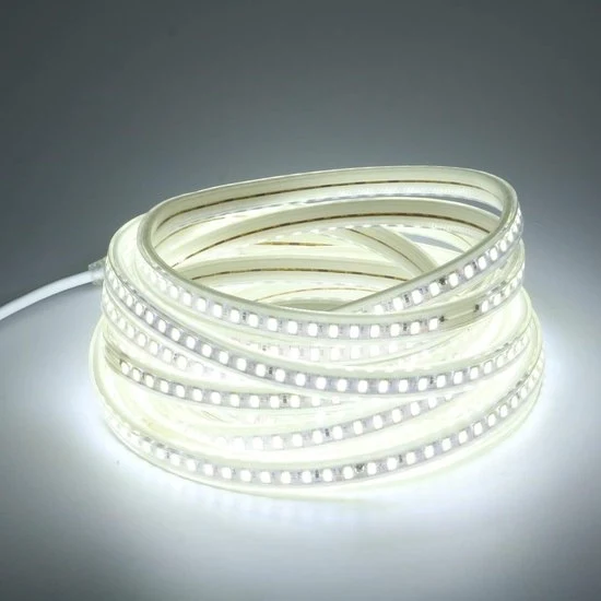 Striscia LED 6 Metri - Impermeabile - Indoor e Outdoor - Consumo di Energia Basso - Alta Qualità