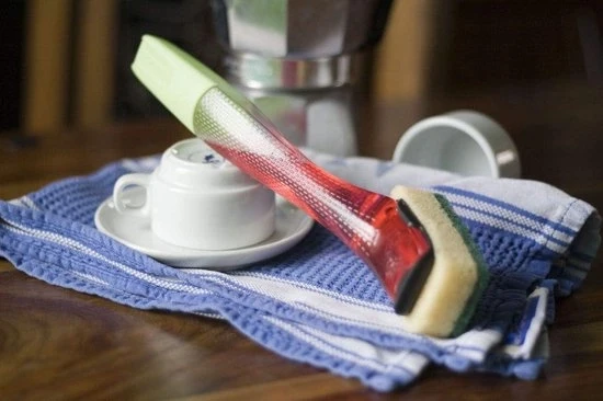 Spazzola per piatti con spugna - colore del manico può variare Spazzola per piatti