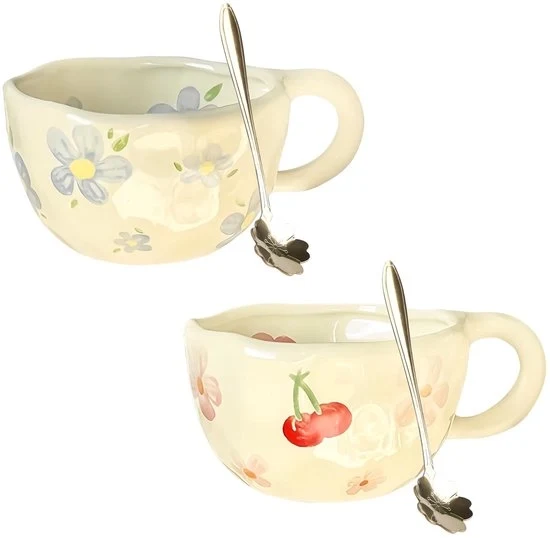 Set di 2 Tazze Caffè in Ceramica 300 ml – Mokka a Cappuccino con Fiori e Cucchiaio – Design Kawaii – Per Donne, Ragazze e Regalo – Blu/Rosso