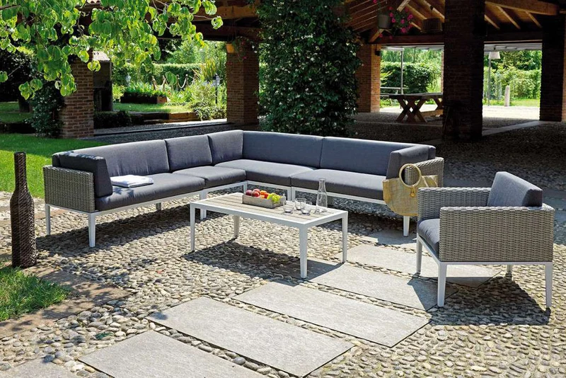 Set Salotto da Giardino in Wicker Divano Angolare Poltrona e Tavolino Vorghini Pula